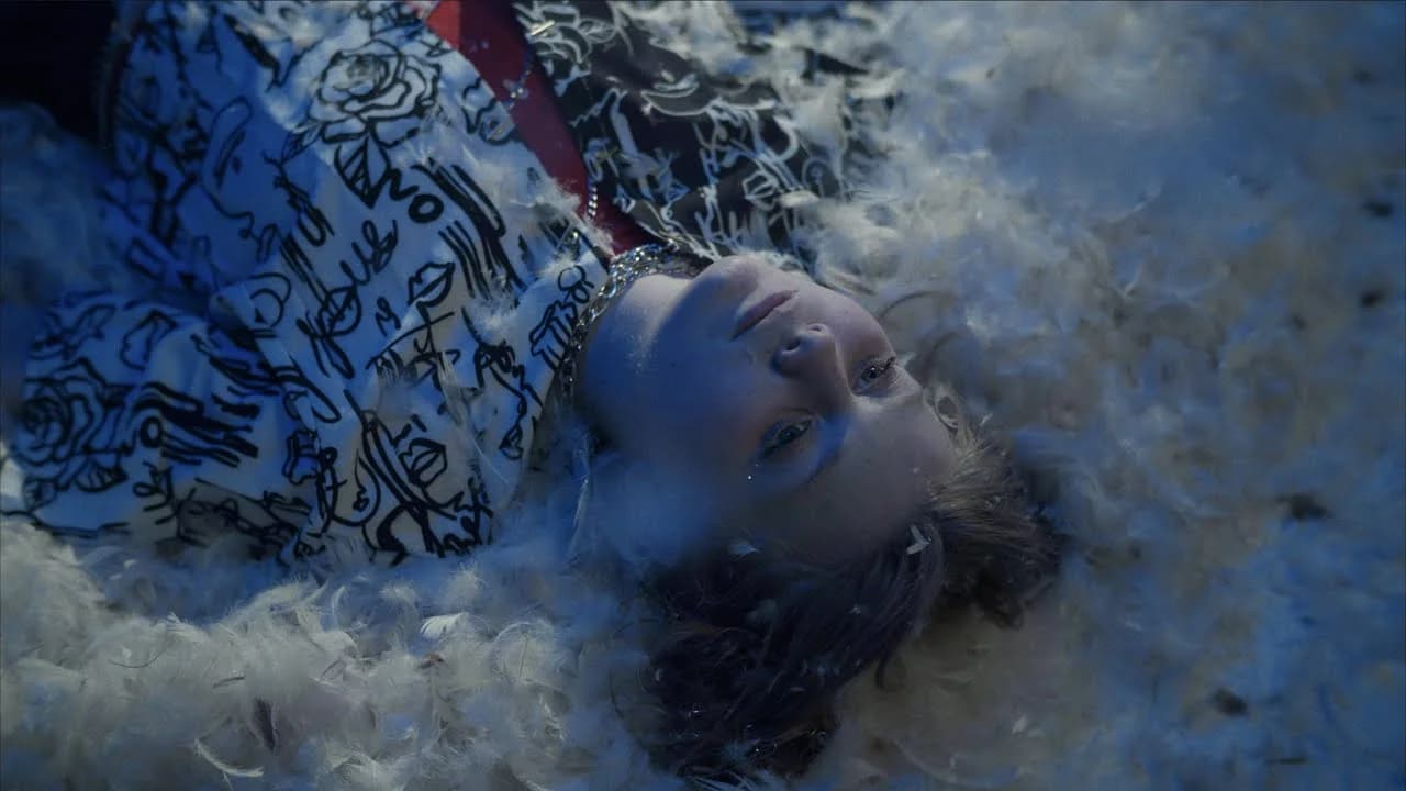 Harper zeigt sich auf ihrer neuen Single „Bird In A Cage“ emotional