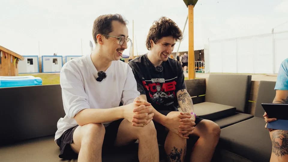 Holding Absence: „Wir haben eine Geschichte fertig geschrieben, eine Ära beendet.“