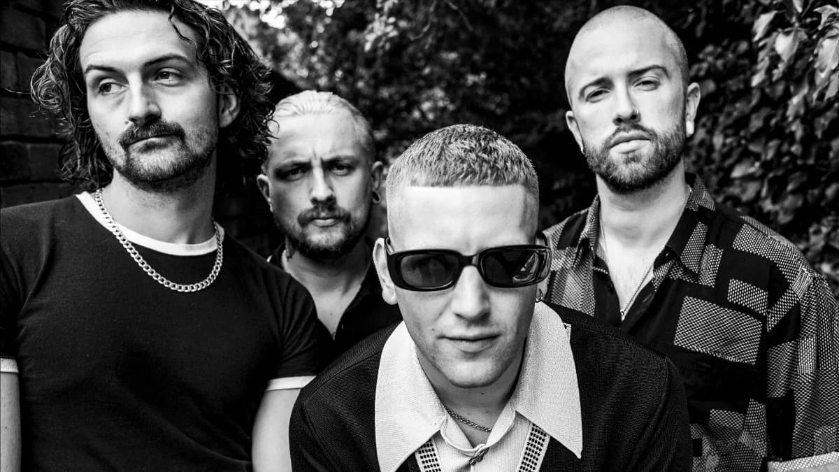 Kid Kapichi kommen mit ihrem Song „Zombie Nation“ um die Ecke
