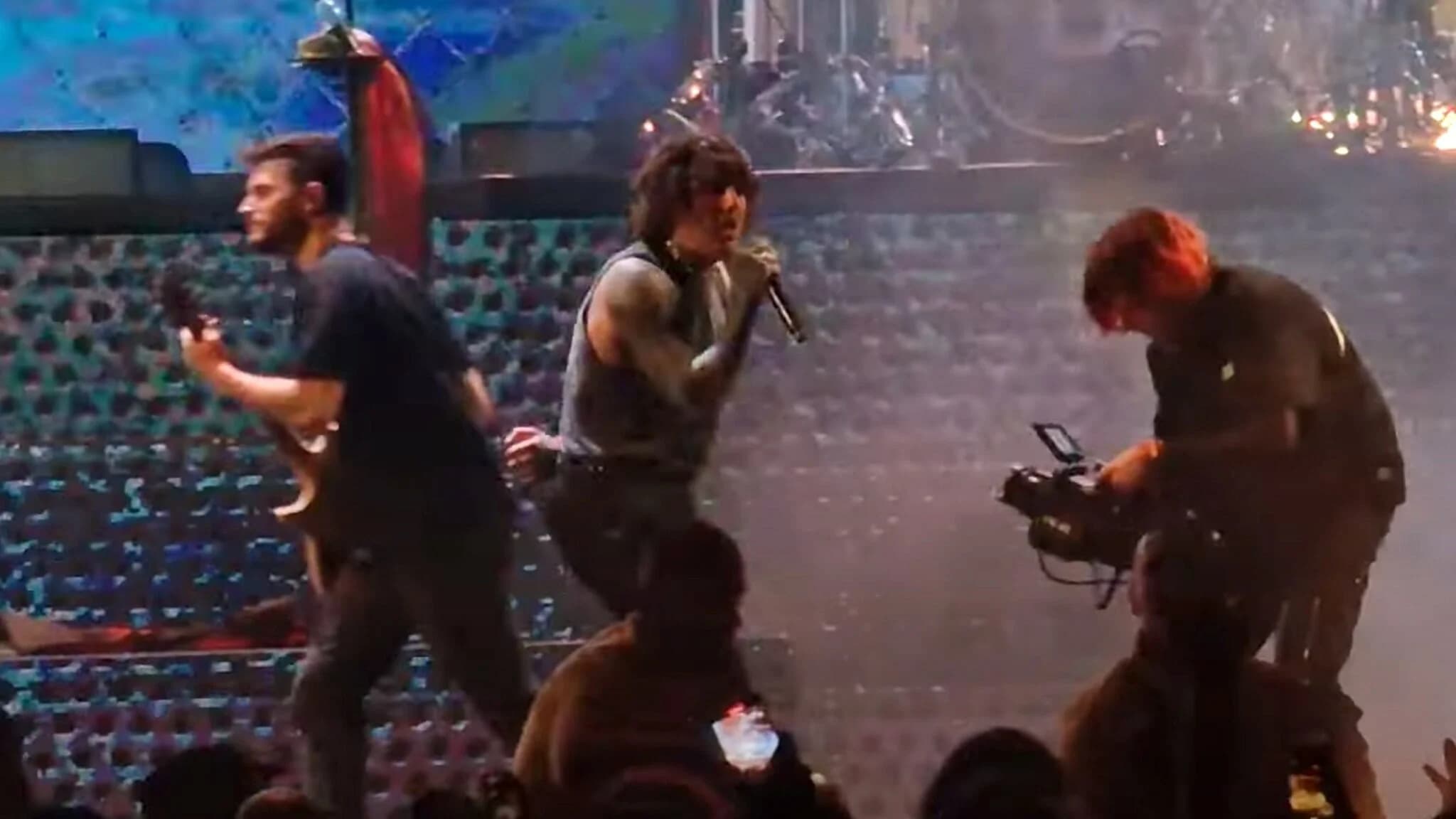 Bring Me The Horizon spielen Deathcore-Klassiker; holen sich Mitglieder von Spiritbox, Beartooth etc. auf die Bühne