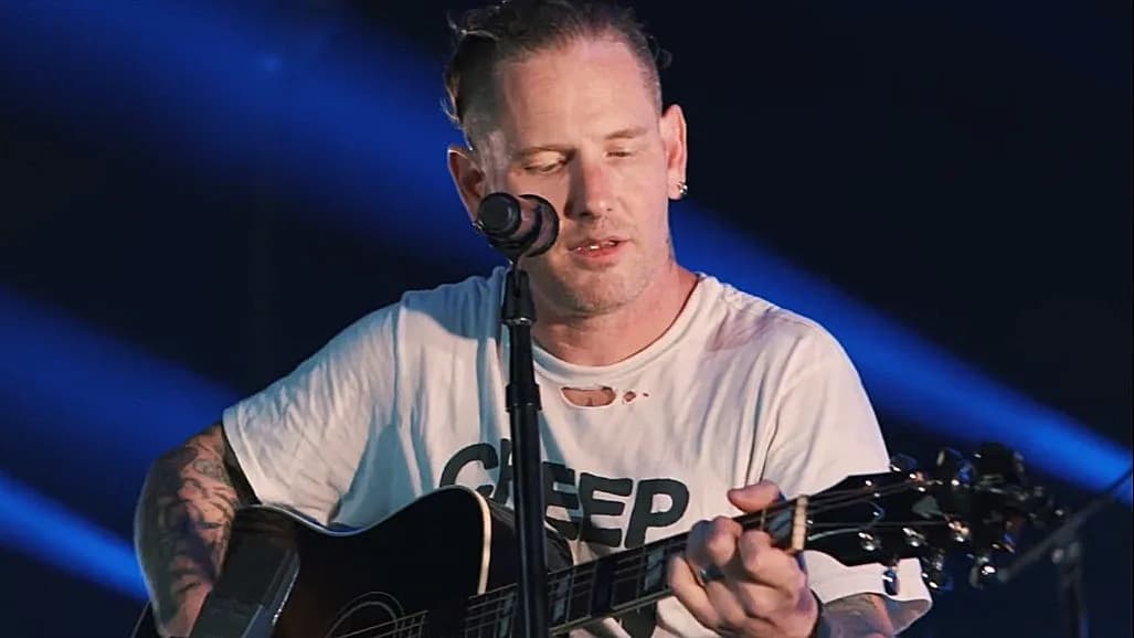 Corey Taylor bringt eine neue Akustik-Version von „Black Eyes Blue“ an den Start