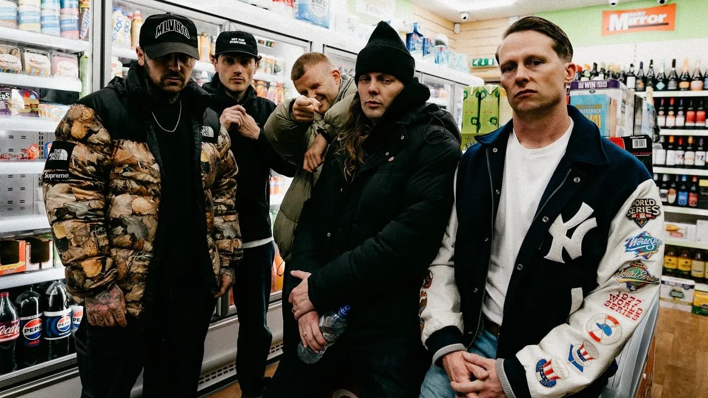 Desolated teilen die erste Single mit ihrem neuen Sänger Tony Evans