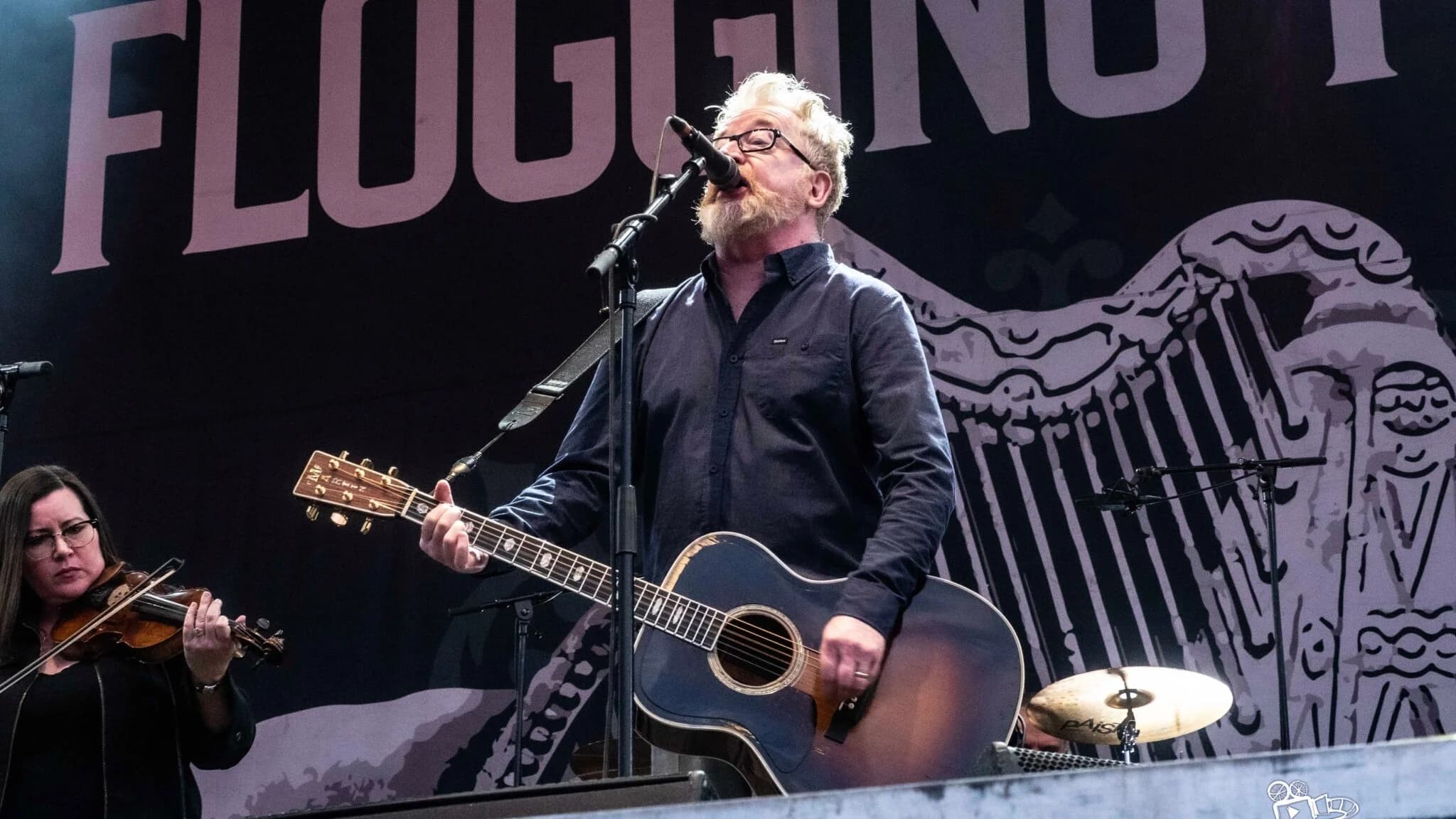 Flogging Molly sagen wegen „sehr ernstem Gesundheitszustand“ von Dave King alle Konzerte für 2025 ab