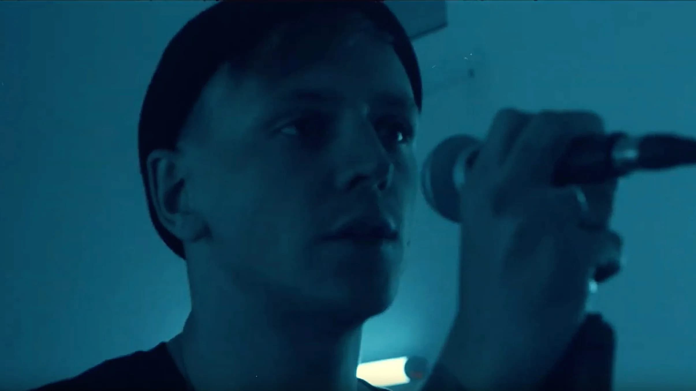 Her Bright Skies reichen das Video zur Comeback-Single „Bored“ nach