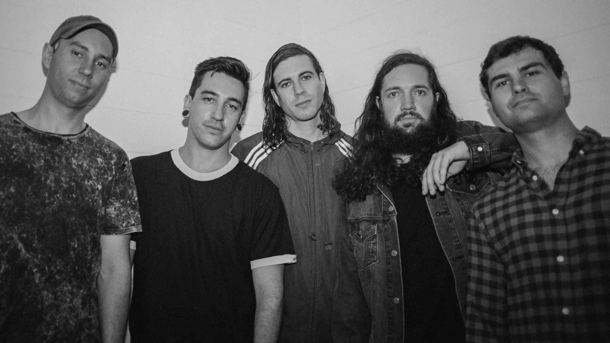 In Hearts Wake veröffentlichen die Unplugged-Version ihres Songs „Husk“