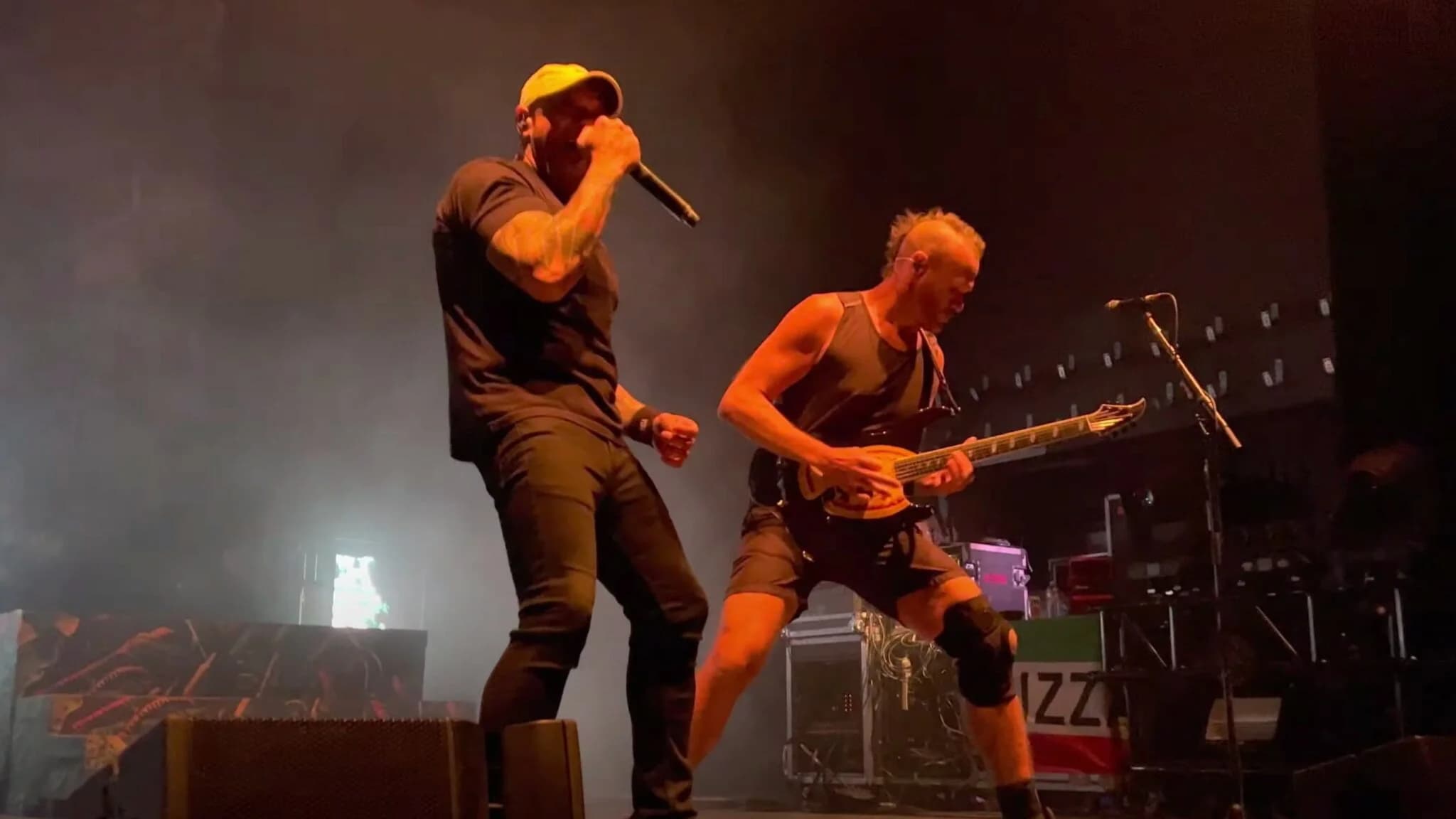 Killswitch Engage spielen drei Songs mit Ex-Sänger Howard Jones live