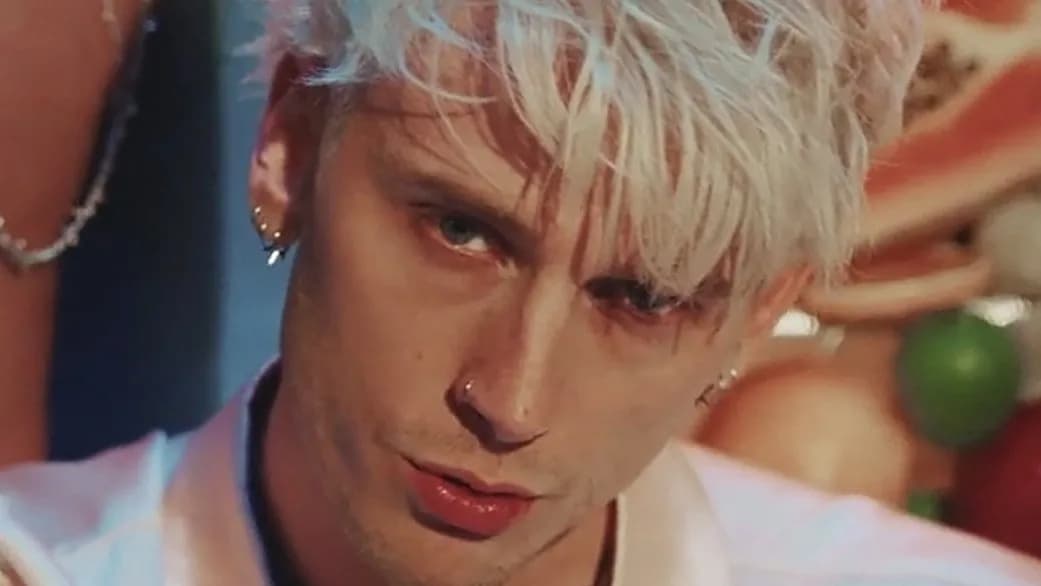Machine Gun Kelly teast einen neuen Song aus seinem Pop-Punk-Album