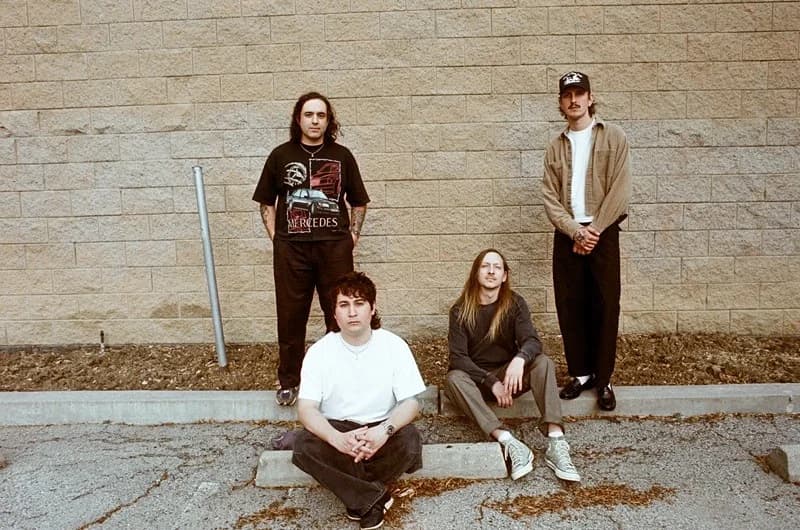 Movements kündigen viertes Album "Happier Now" an