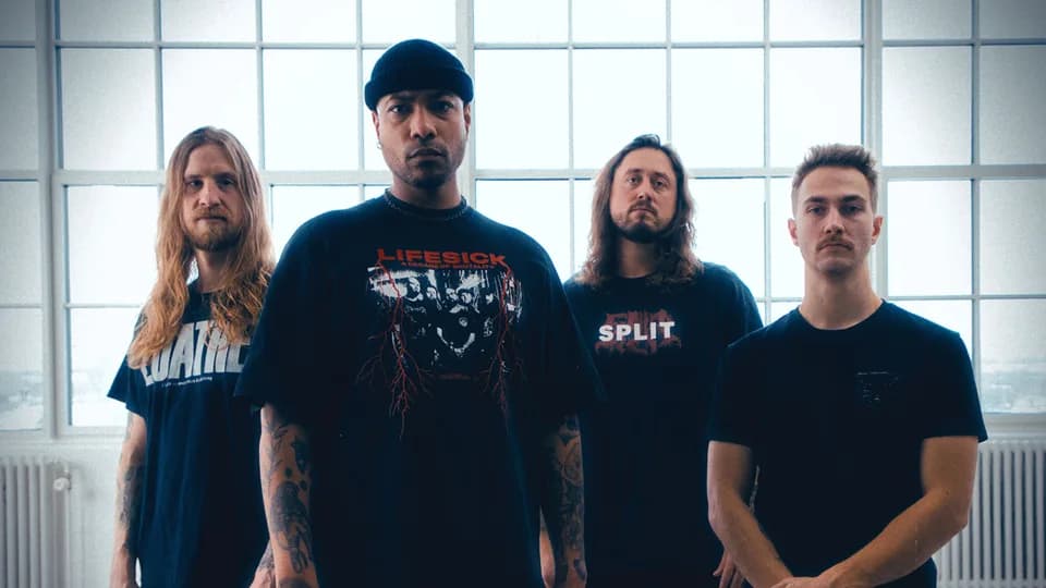 Gradience zollen mit "Deathwish" dem Sound der MySpace-Ära Tribut
