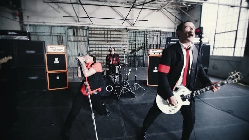 Rammstein: Emigrate-Video zu „1234“ mit Mitgliedern von Billy Talent online