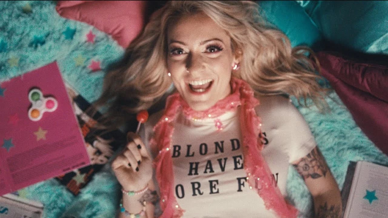 Scene Queen meldet sich mit ihrer neuen Single „Finger“ zurück