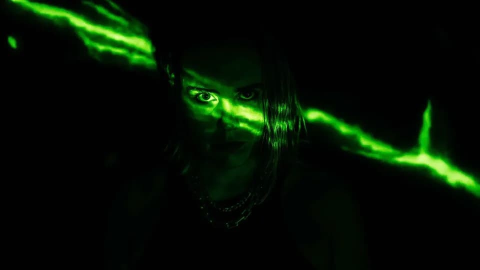 SIERRA VEINS veröffentlicht Musikvideo zu „Ain’t No Woman“!
