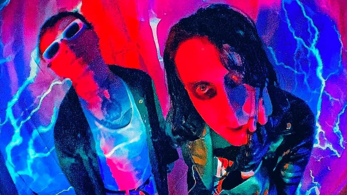 Strange Bones und Death Blooms stehen auf „25 Thousand Volts“ unter Spannung