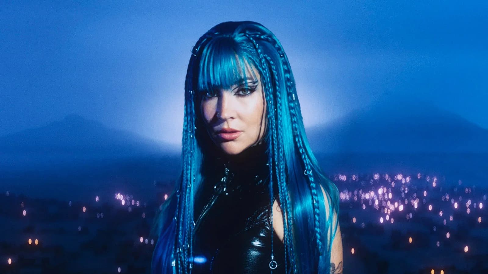 Charlotte Sands: Debütalbum steht in den Startlöchern; erste Single online