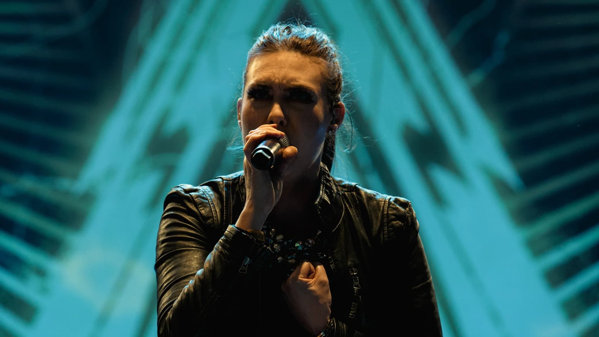Amaranthe verpassen „Fading Like A Flower“ von Roxette ihre persönliche Note