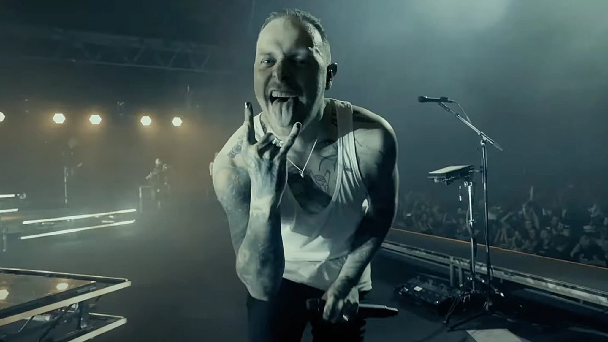 Architects zeigen ein neues Live-Video zu „Animals“