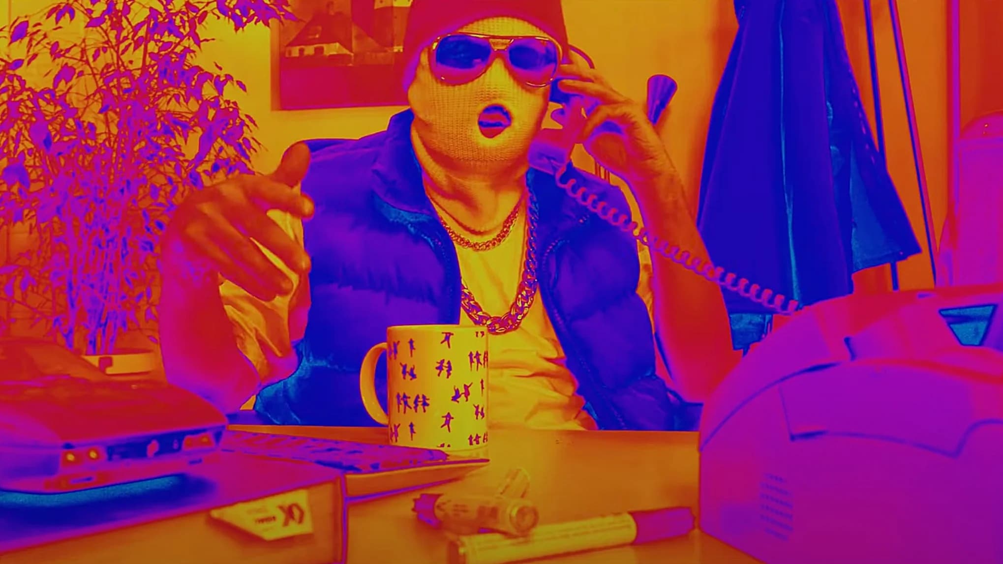Bluthund steuern mit „Büro Until Rente“ den neuen Soundtrack für die Arbeit bei
