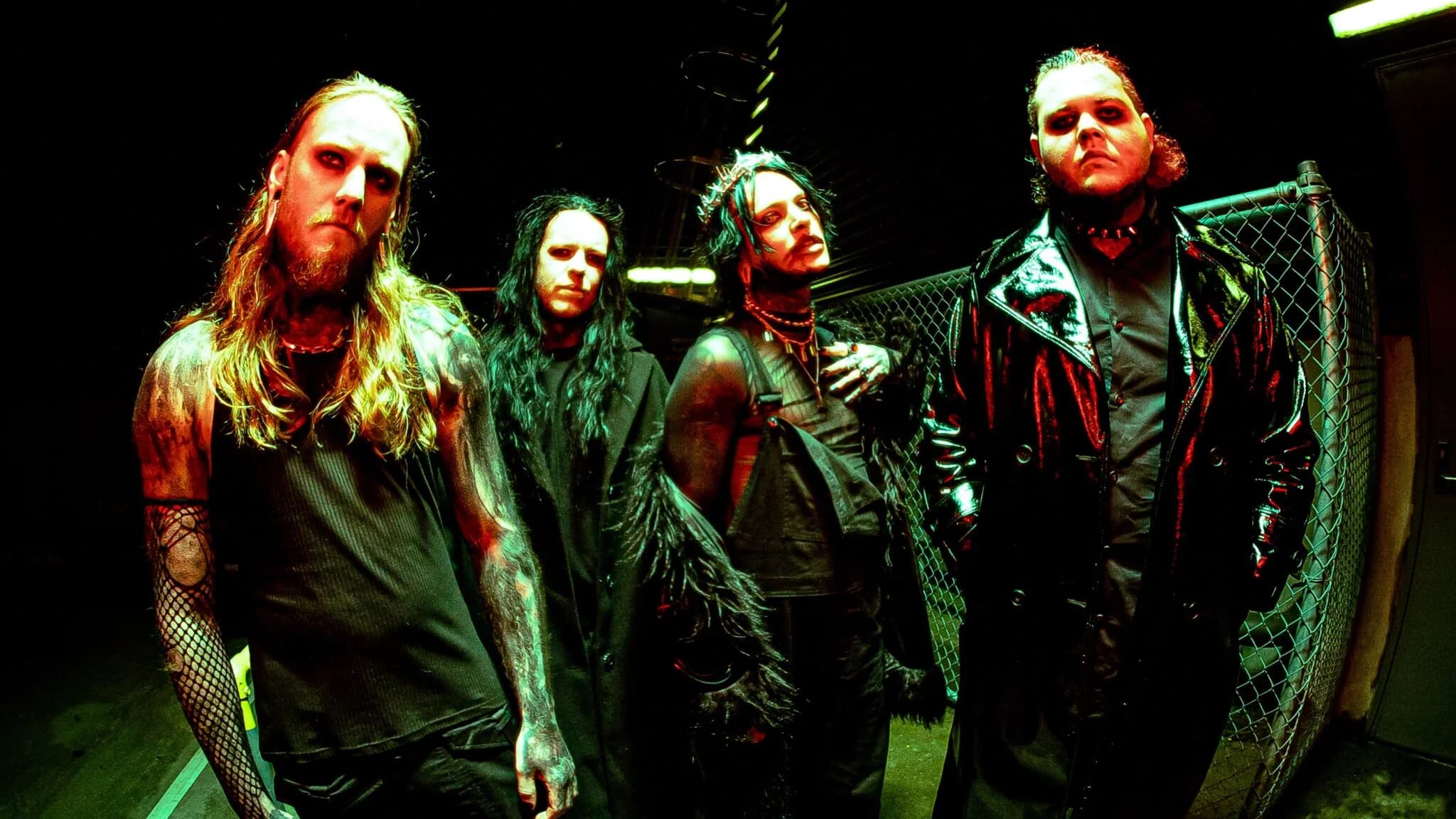 Mélancolia starten mit ihrem Debüt-Album „HissThroughRottenTeeth“ durch