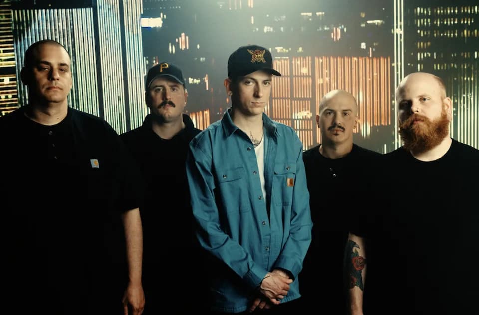 156/Silence: „Proxy Idols“ rechnet mit Celebrity-Kult ab