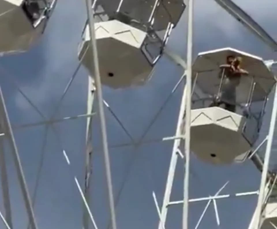 Download 2026: Britische Polizei sucht Paar nach intimem Akt im Riesenrad