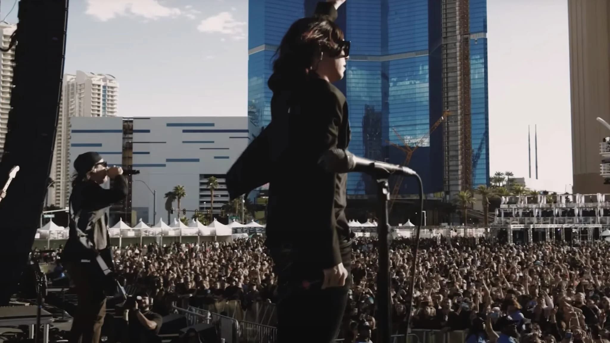 Pierce The Veil performen „King For A Day“ live mit Kellin Quinn (Sleeping With Sirens)