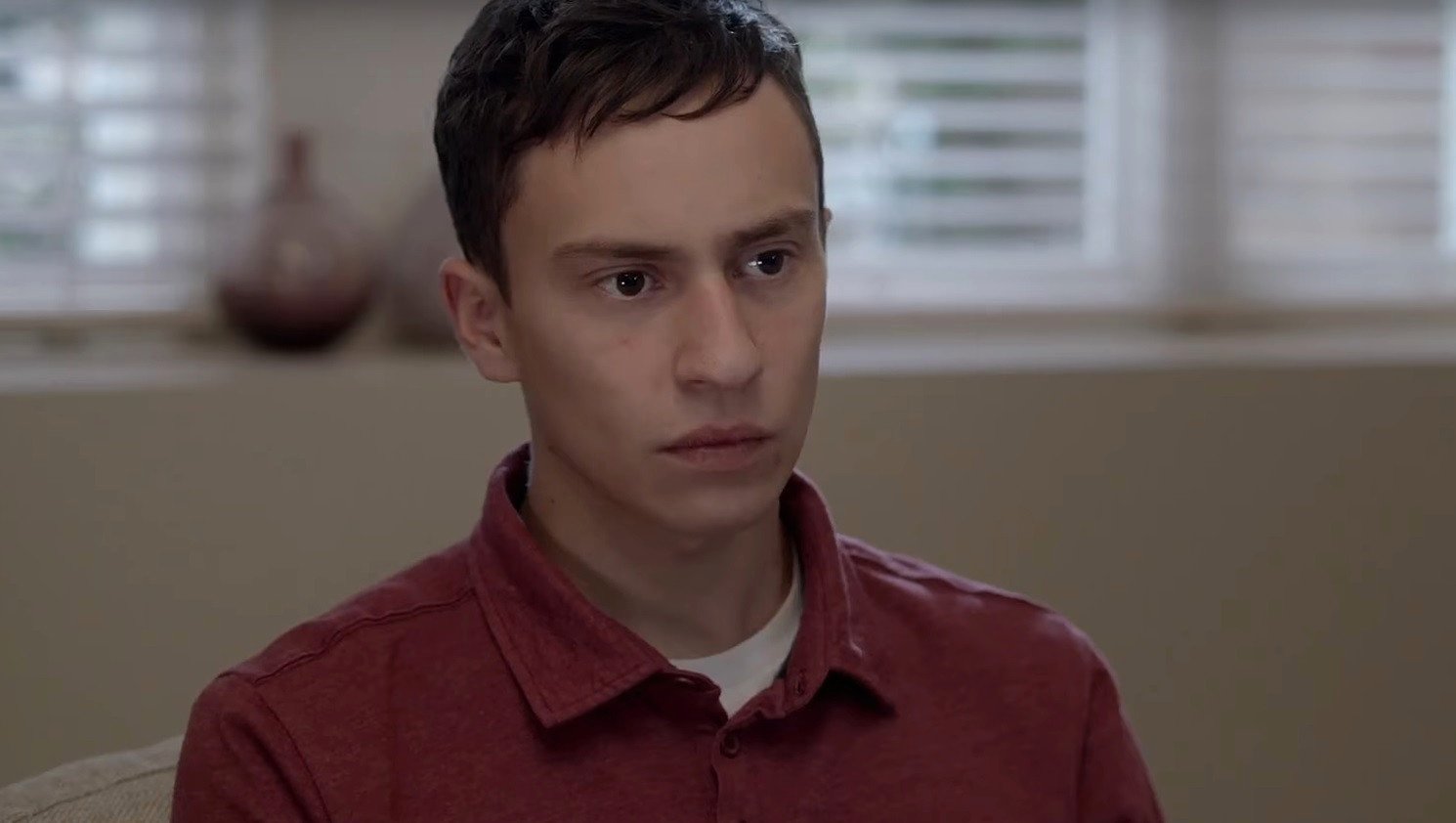 Keir Gilchrist It s Kind of a Funny Story Star der Netflix Serie Atypical singt in gleich zwei  Keir Gilchrist It s Kind of a Funny Story Star der Netflix Serie Atypical singt in gleich zwei